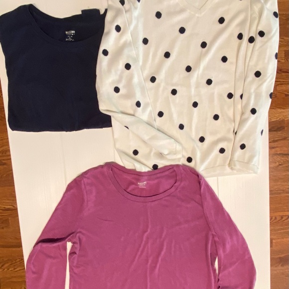 Women’s Size XXL Group Of Nice Tops - Tommy Hilfiger VNeck Sweater and 2 Long - Picture 1 of 4
